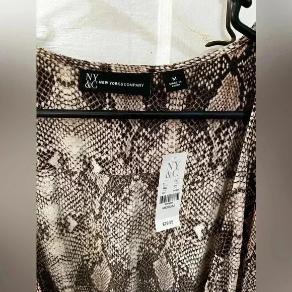 NWT New York & Co Wrap around‎ dress - Picture 3 of 9